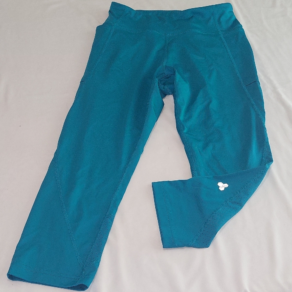 Tek Gear Teal Capris for Women.Size M